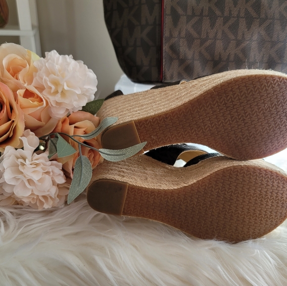 Michael Kors sandal - Picture 8 of 10